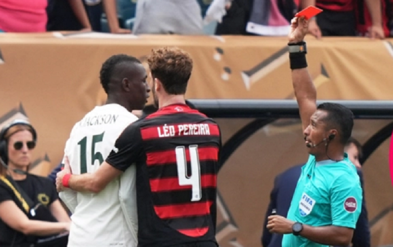 sinh-nhat-buon-cua-jackson-mot-chiec-the-do-va-ca-niem-tin-sup-do