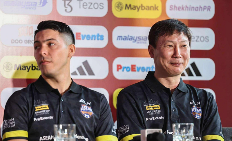 them-mot-danh-hieu-cho-hlv-kim-sang-sik-sau-chien-thang-truoc-mu